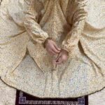 Premium Lace Namaz Chadar (Knee Length) - Lina